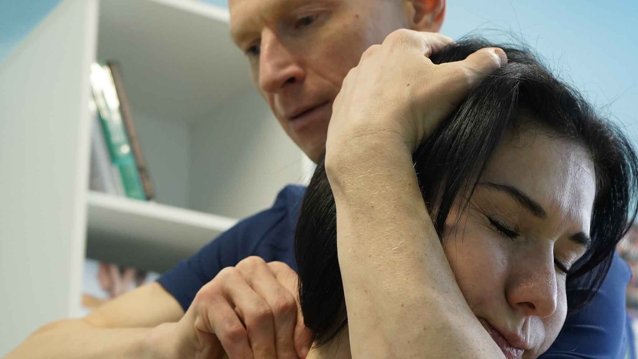 Коррекция мышц шеи для лечения головных болей